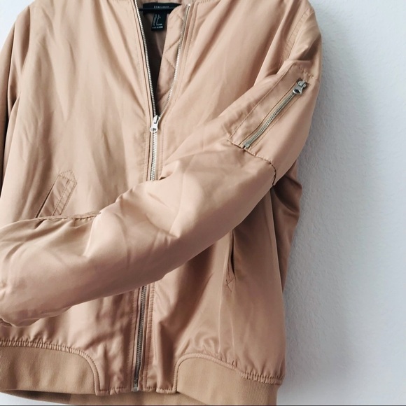 Forever 21 Women’s Varsity Tan Zip Up Puffer Bomber Jacket - Picture 4 of 8